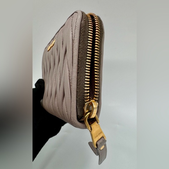 Miu Miu Taupe Quilted Leather Wallet | Professional Refurbished - Picture 6 of 12